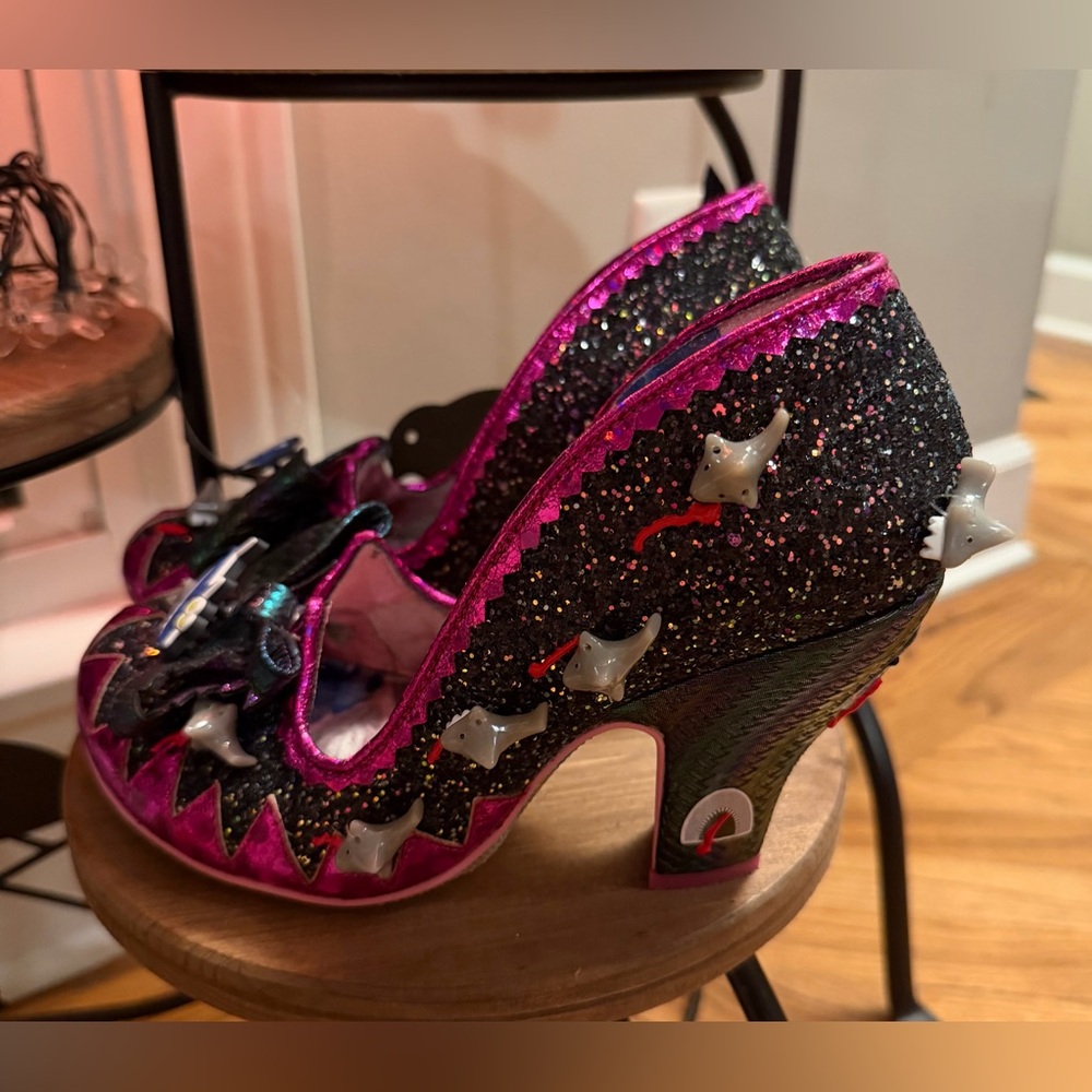 Artisan Custom OOAK Statement Heel in Shark Theme, US Size 8 - Picture 4 of 15